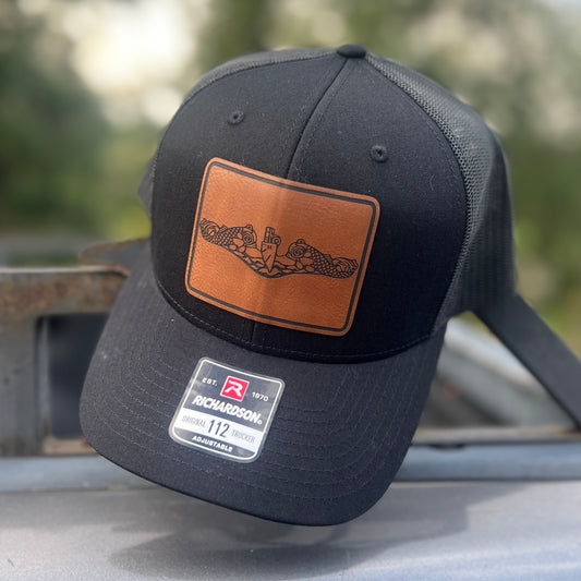 Dolphin Richardson 112 black/black Trucker Hat